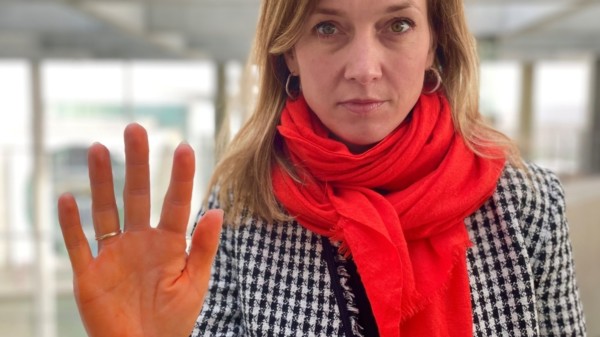Als Zeichen gegen Gewalt an Frauen trugen Siemtje Möller und ihre FraktionskollegInnen orange in Anlehnung an die UN-Kampagne „Orange The World“